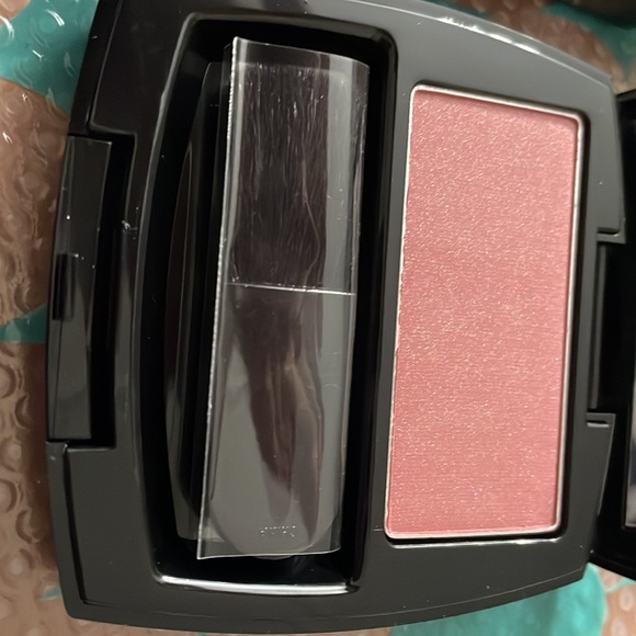 BNIB. Avon True Color Luminous Blush in Cranberry. $8.00 - Picture 2 of 2